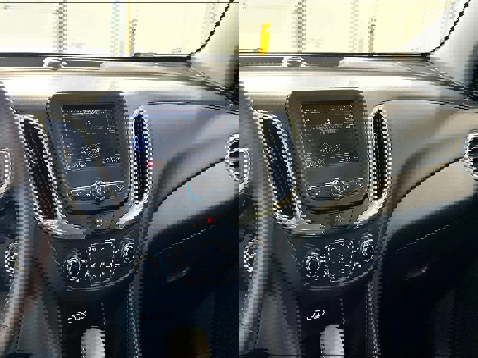 Used 2023 Chevrolet Equinox LT image 18