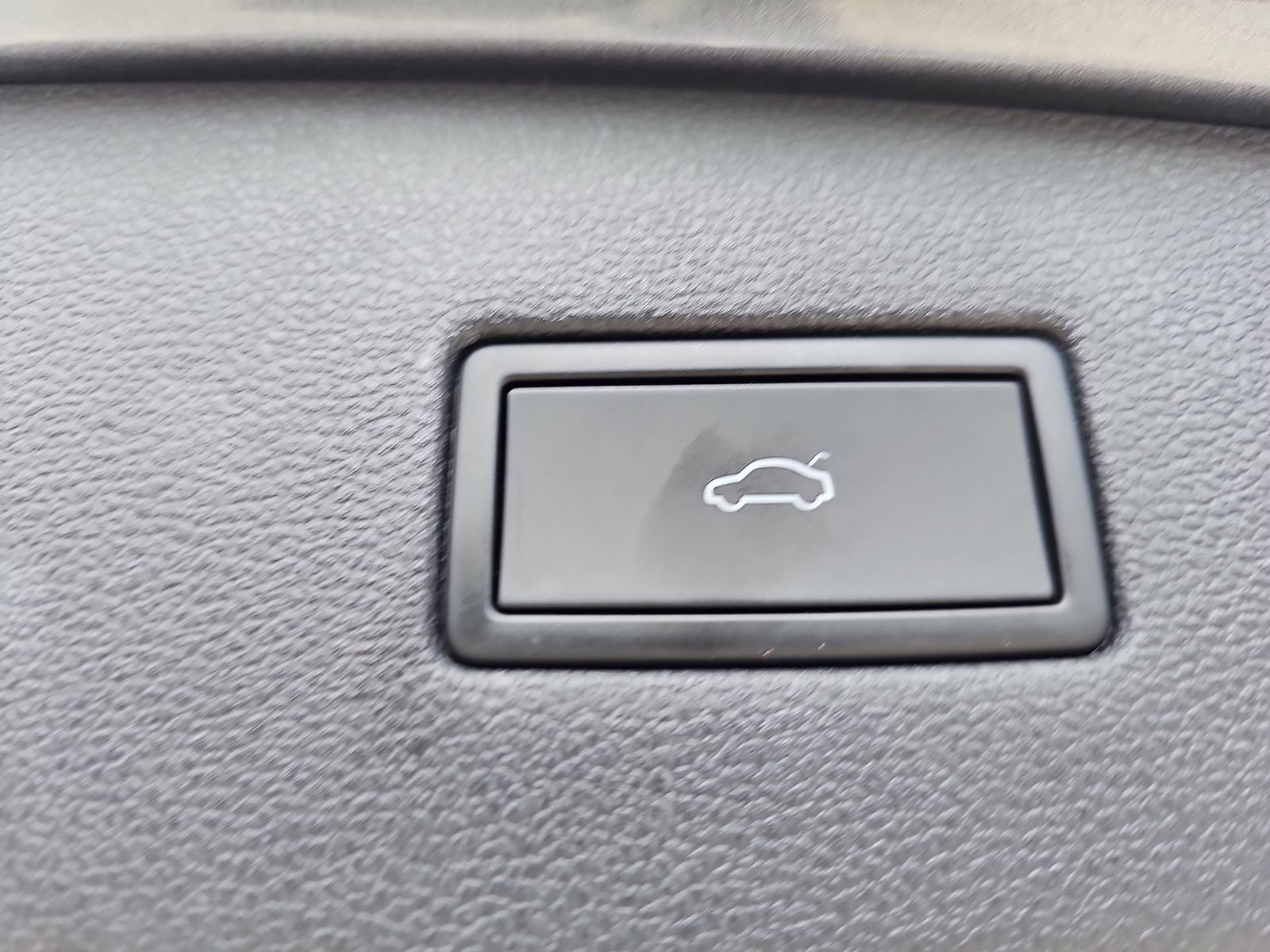 Used 2022 Volkswagen Tiguan SE image 15