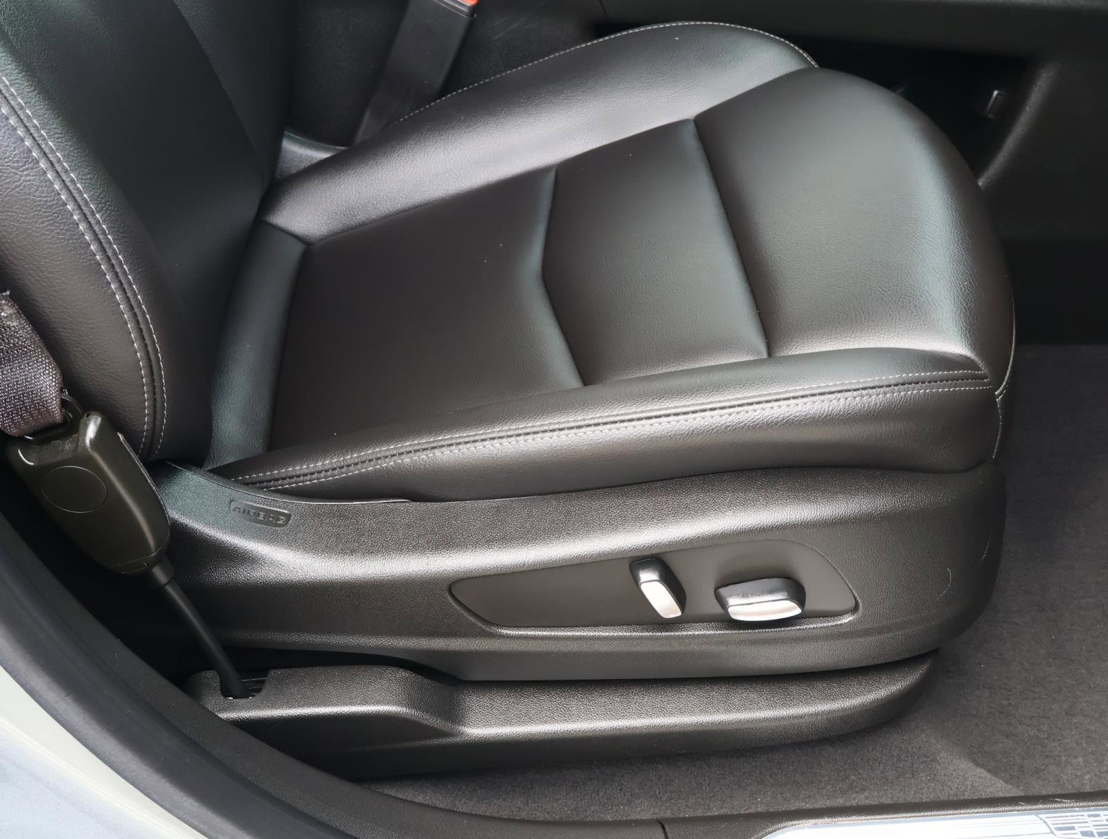 Used 2024 Cadillac XT5 Luxury w/ LPO, Floor Liner Package FWD image 16