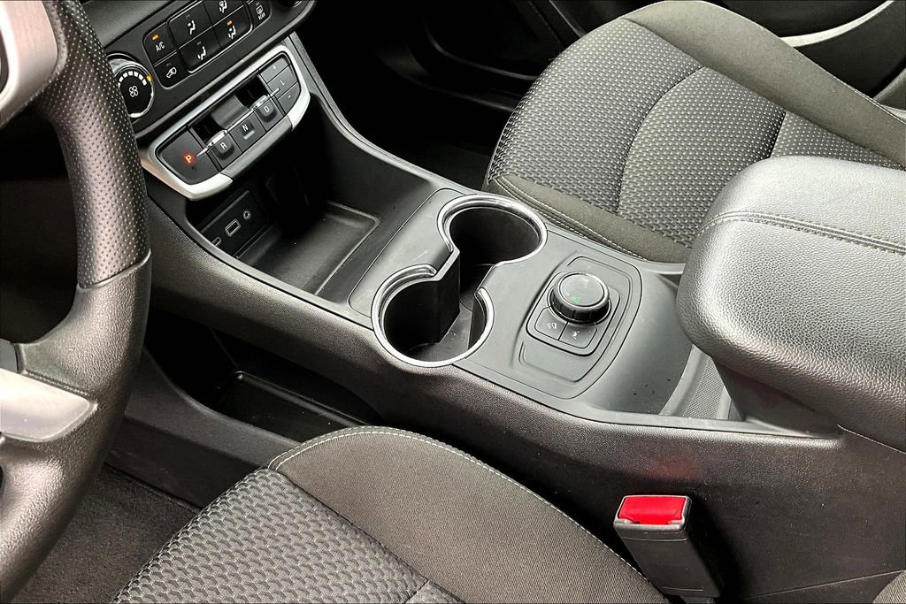 Used 2024 GMC Terrain SLE image 17