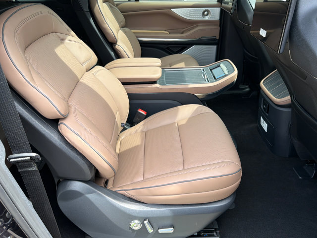 New 2027 Lincoln Navigator L Black Label AWD/4WD image 18