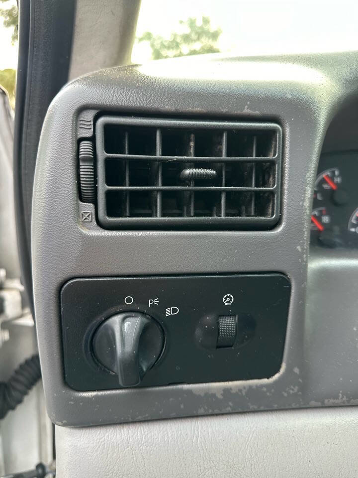 Used 2001 Ford F250 XL image 11