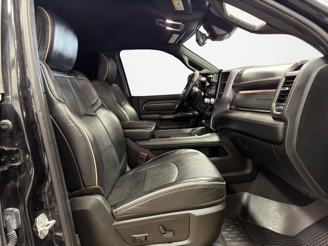 Used 2021 RAM 2500 Limited AWD/4WD image 28