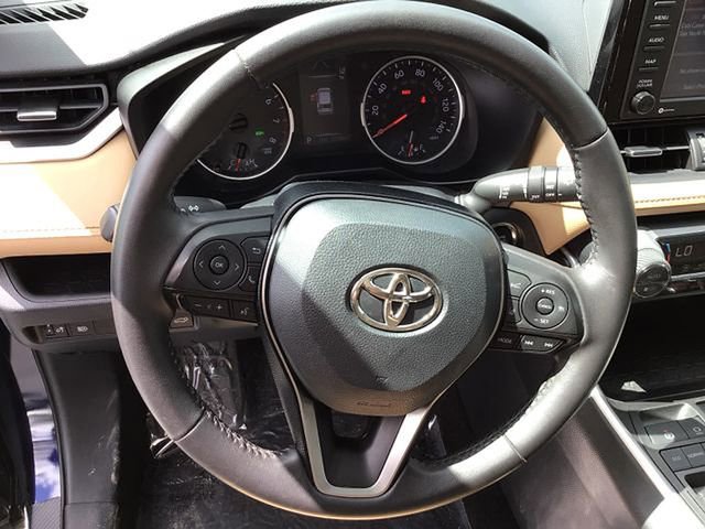 Used 2020 Toyota RAV4 XLE Premium image 19