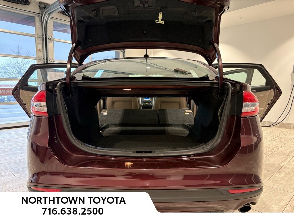 Used 2017 Ford Fusion SE FWD image 24