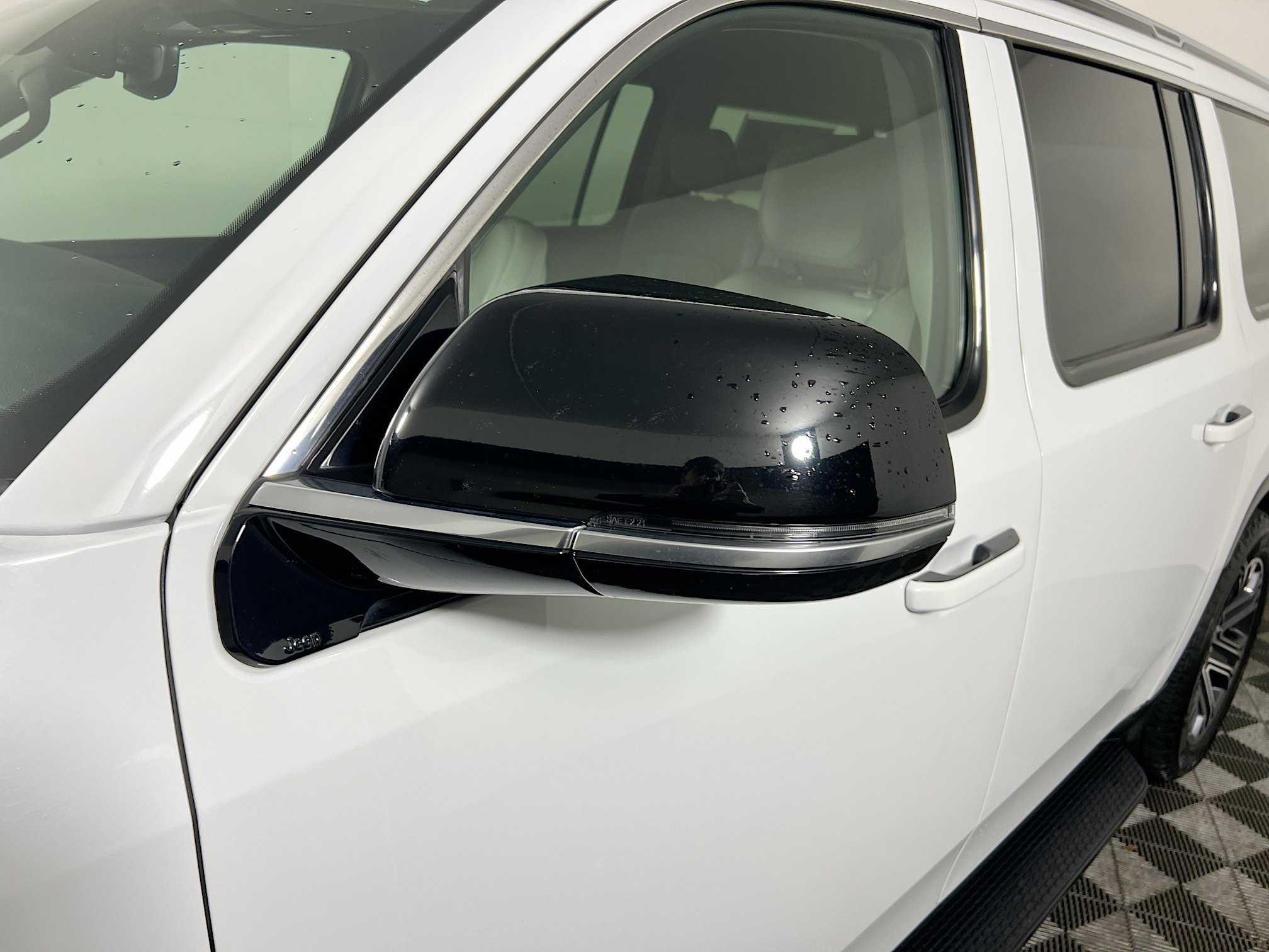 Used 2024 Jeep Wagoneer L Series II image 12