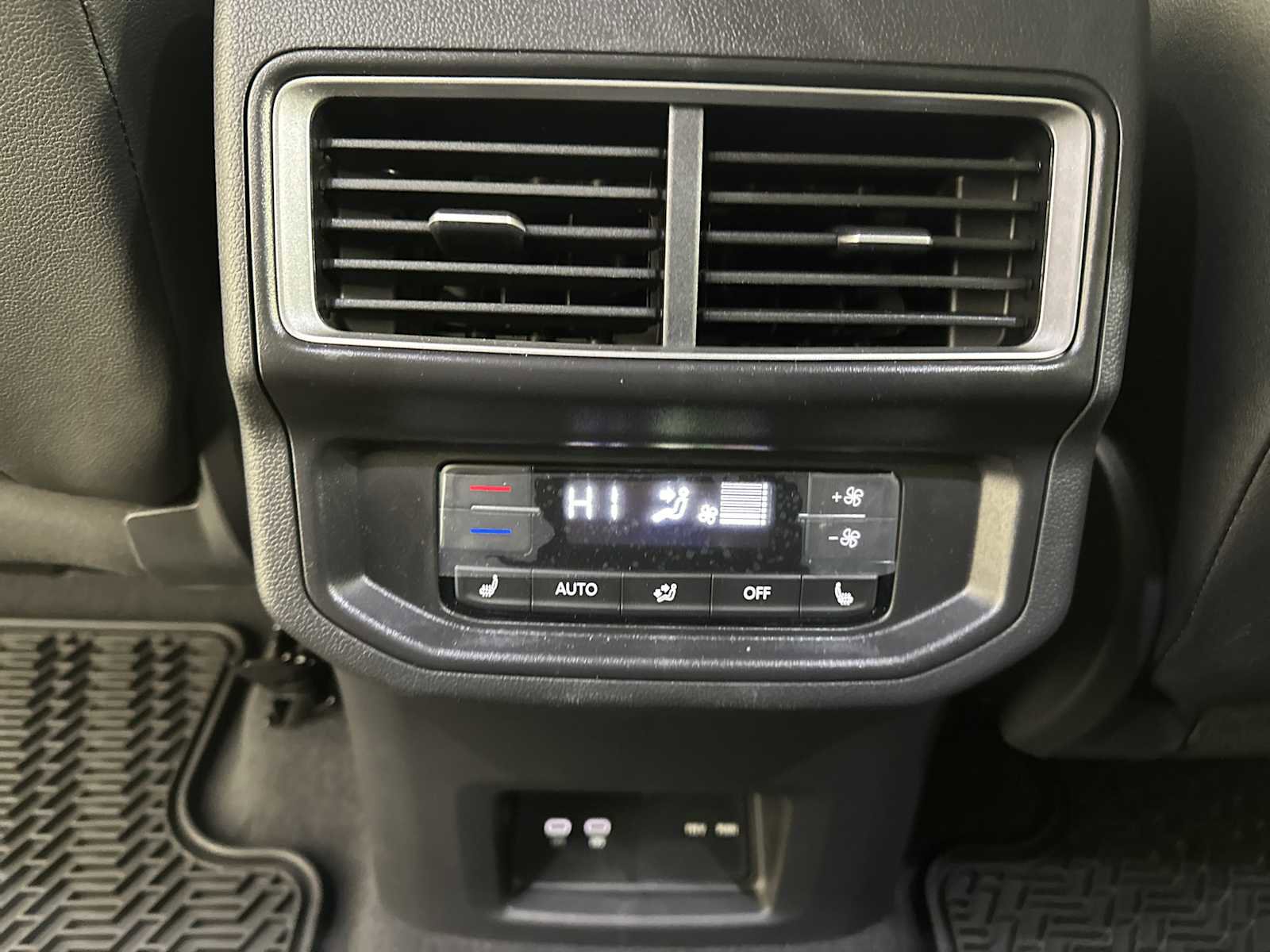 Used 2025 Volkswagen Atlas SEL Premium R-Line image 30