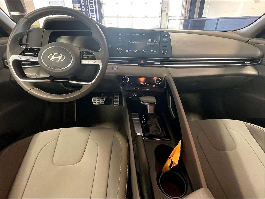 Certified 2025 Hyundai Elantra Sport FWD image 21