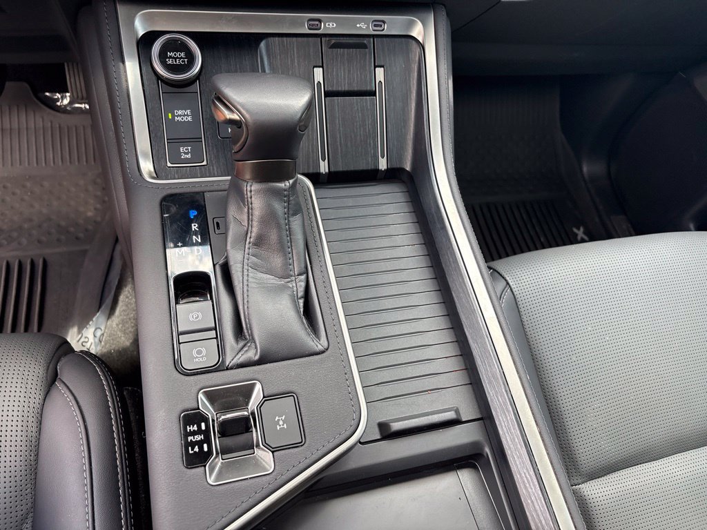 Certified 2024 Lexus GX 550 w/ Accessory Package (2T) AWD/4WD image 14