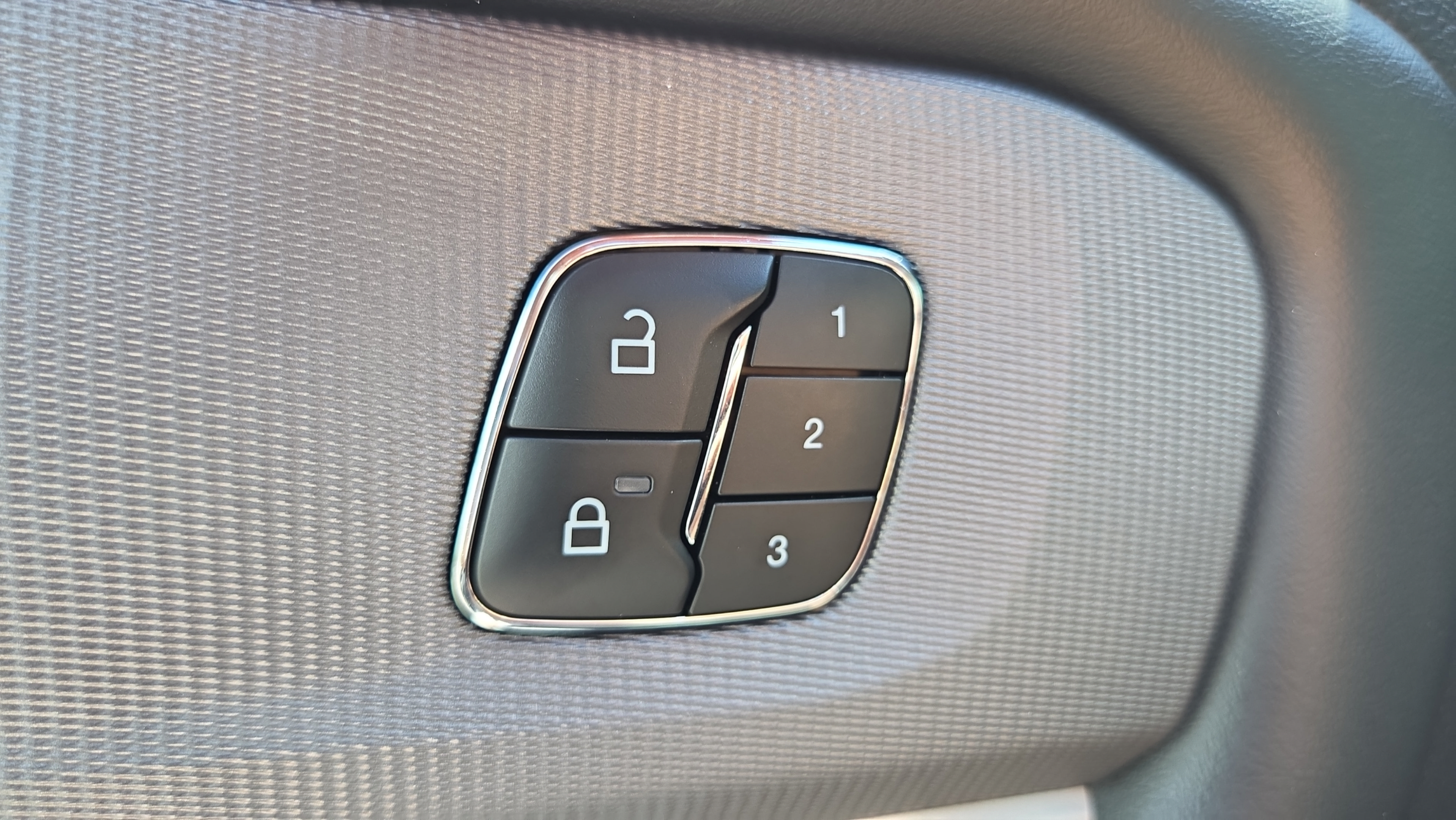 Used 2025 Ford Explorer ST-Line w/ Premium Package RWD image 29