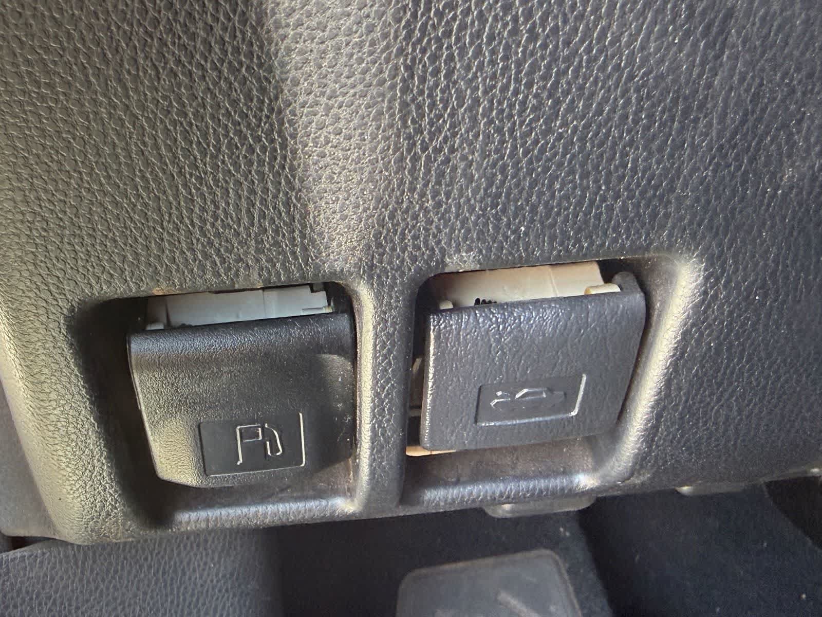 Used 2023 Toyota RAV4 LE AWD/4WD image 16