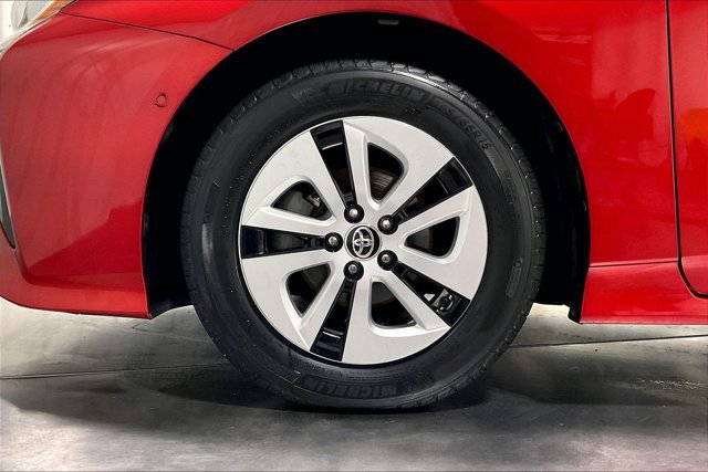 Used 2017 Toyota Prius Four w/ Advanced Technology Package FWD image 9