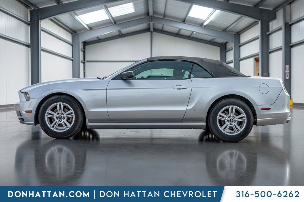 Used 2013 Ford Mustang Convertible image 2