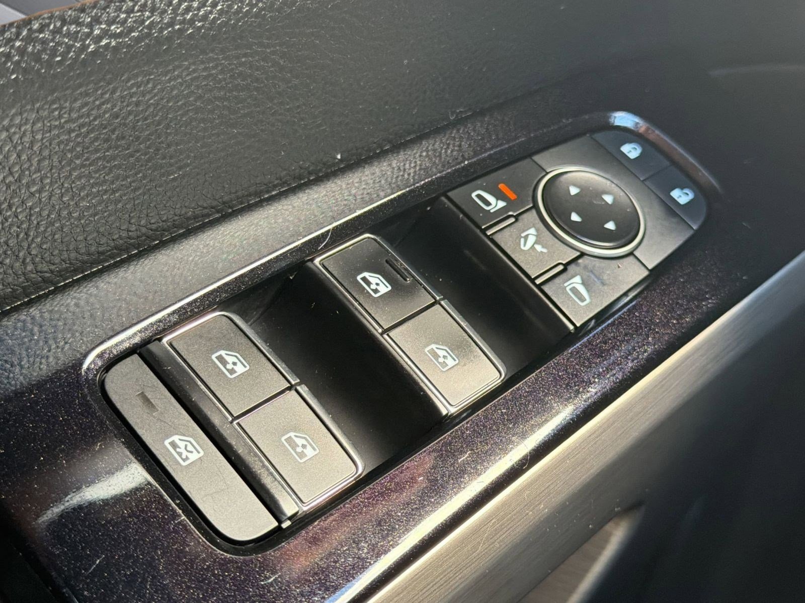 Used 2022 Nissan Pathfinder Platinum w/ Cargo Package FWD image 23