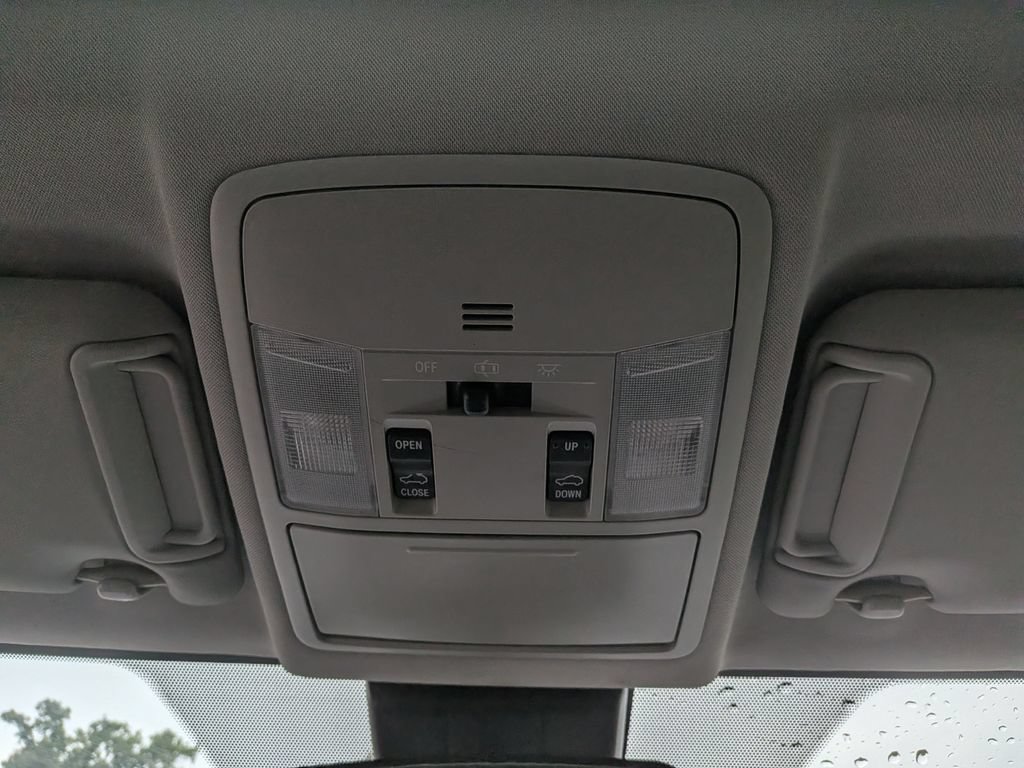 Used 2018 Toyota RAV4 XLE FWD image 13