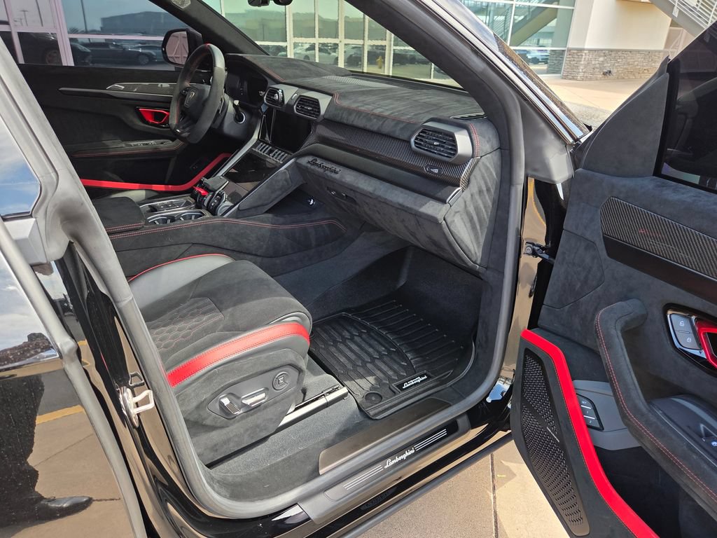 Used 2023 Lamborghini Urus Performante AWD/4WD image 13