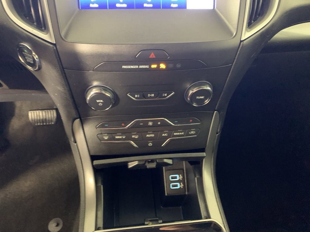 Used 2020 Ford Edge SE image 25