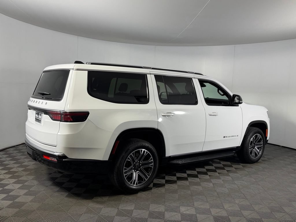 Used 2025 Jeep Wagoneer 4WD image 8