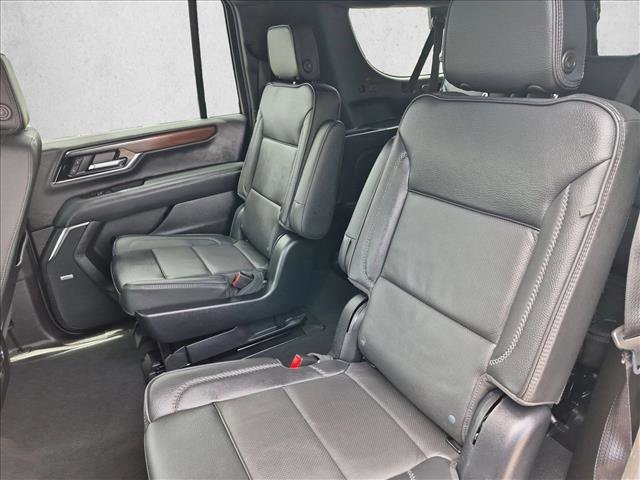 Used 2025 GMC Yukon XL Denali AWD/4WD image 24