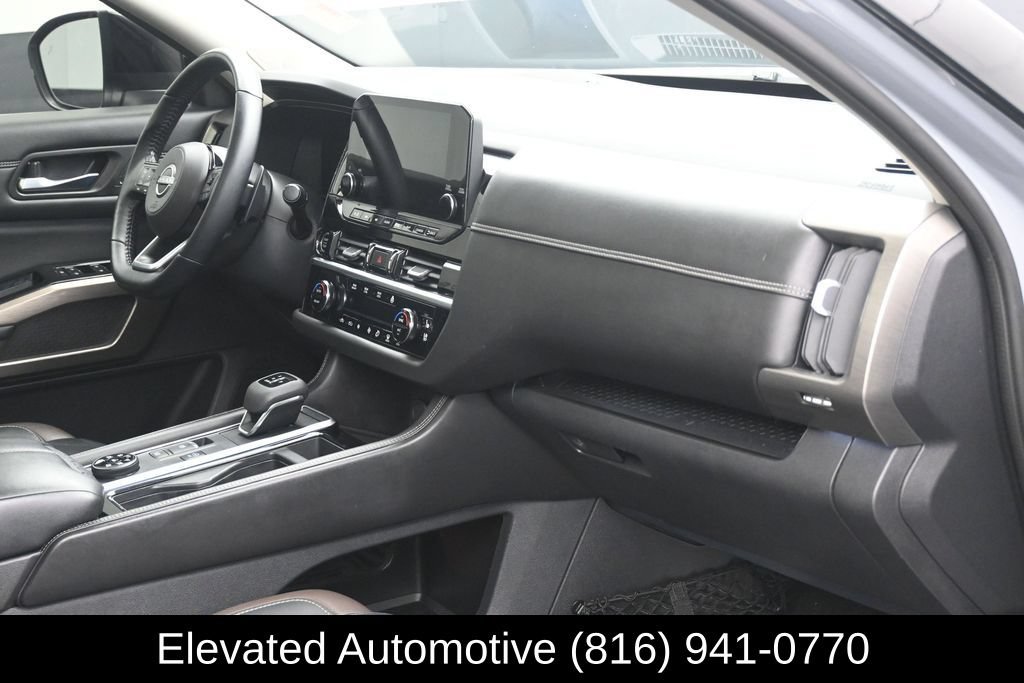 Used 2022 Nissan Pathfinder Platinum w/ Cargo Package AWD/4WD image 6