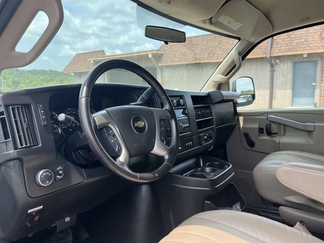 Used 2016 Chevrolet Express 3500 RWD image 10