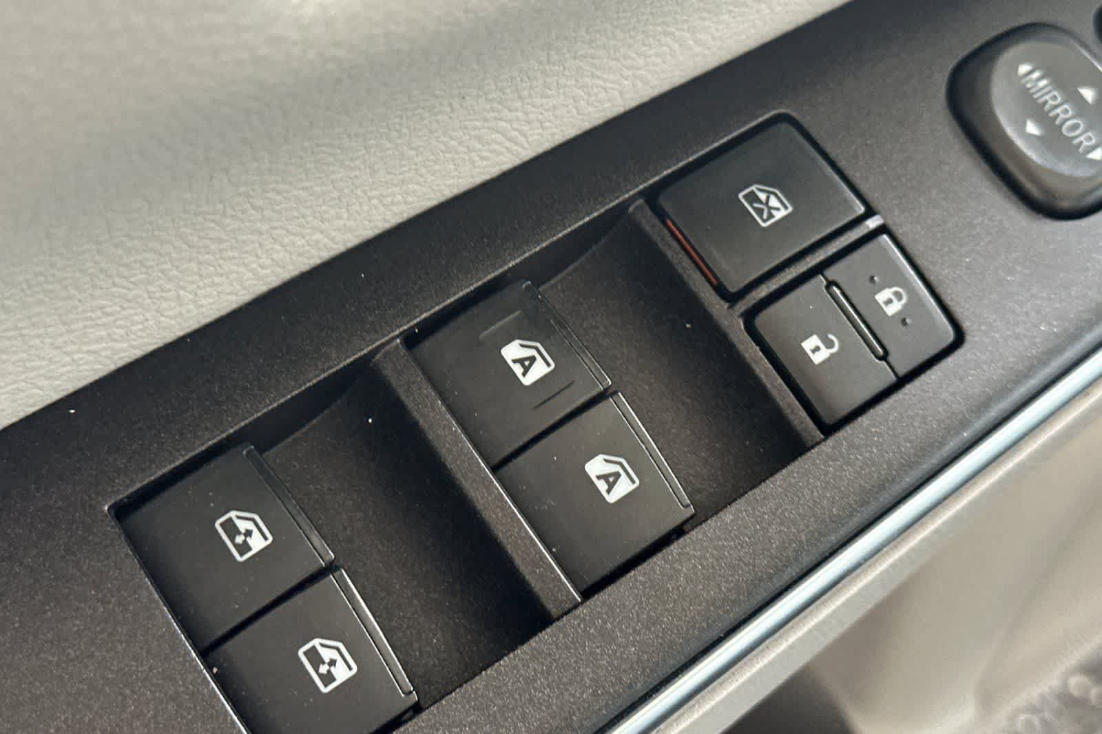 Used 2016 Toyota Camry SE FWD image 14