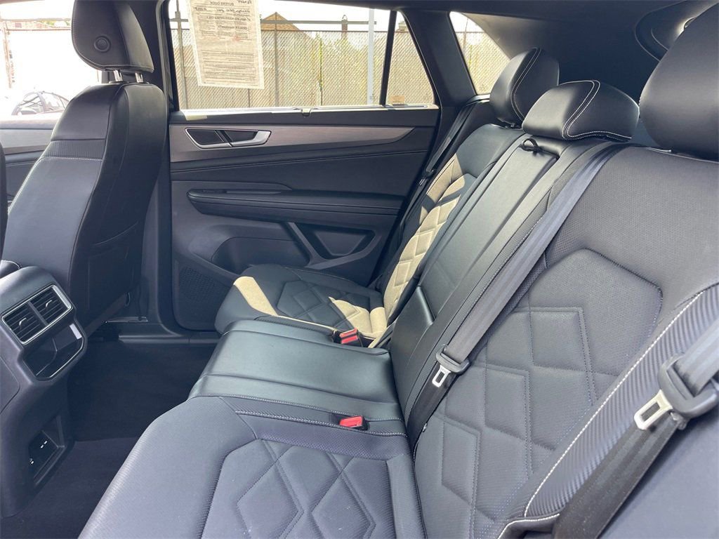 Used 2024 Volkswagen Atlas Cross Sport SE image 23