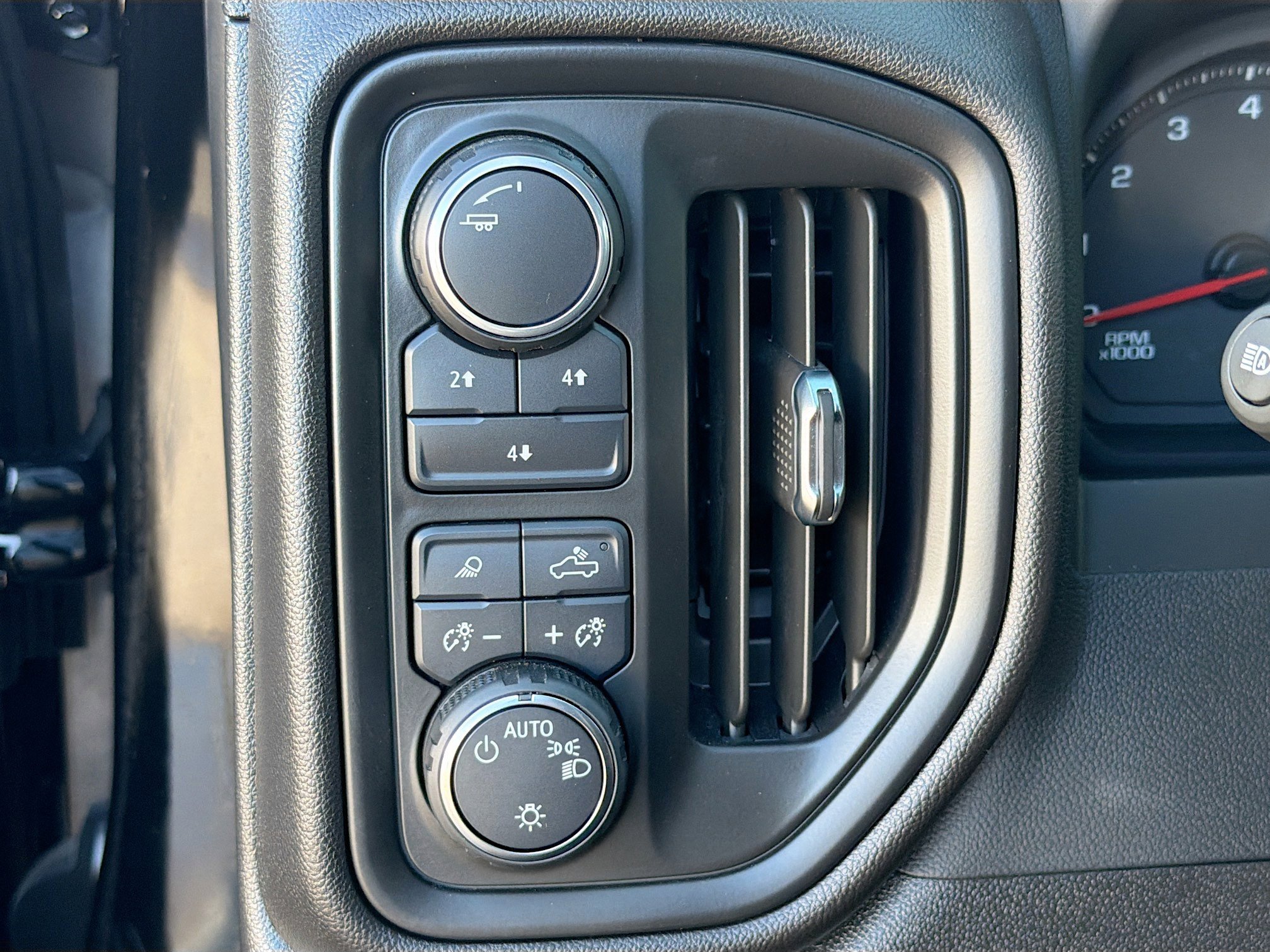 Used 2025 Chevrolet Silverado 2500 Custom w/ Custom Value Package image 33