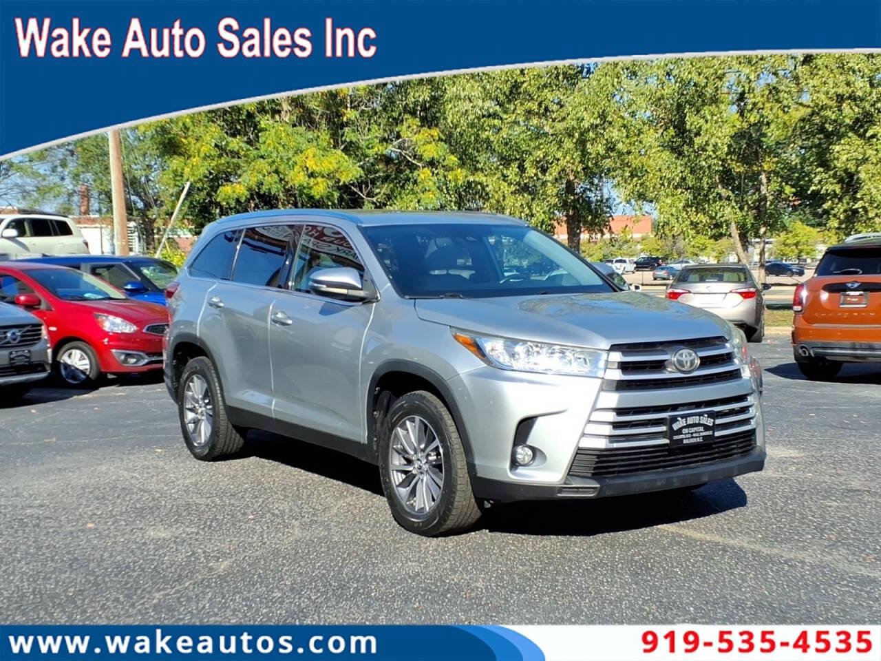 Used 2019 Toyota Highlander XLE FWD image 1