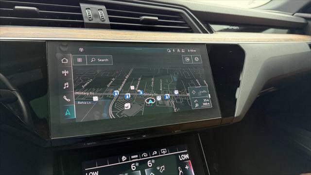 Used 2022 Audi e-tron Premium AWD/4WD image 31