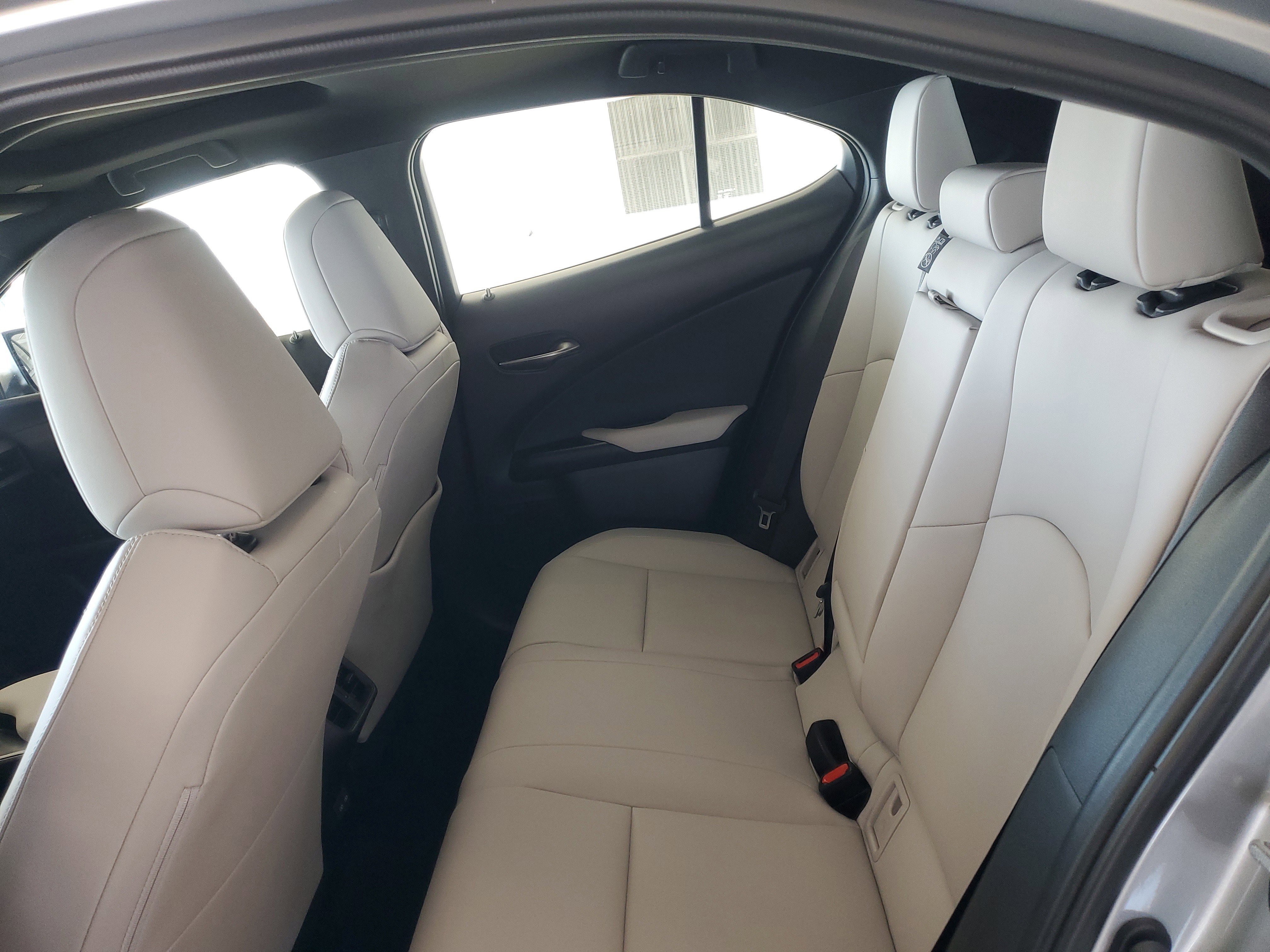 Used 2025 Lexus UX 300h UX 300h F SPORT Design w/ Accessory Package (Z1) image 15