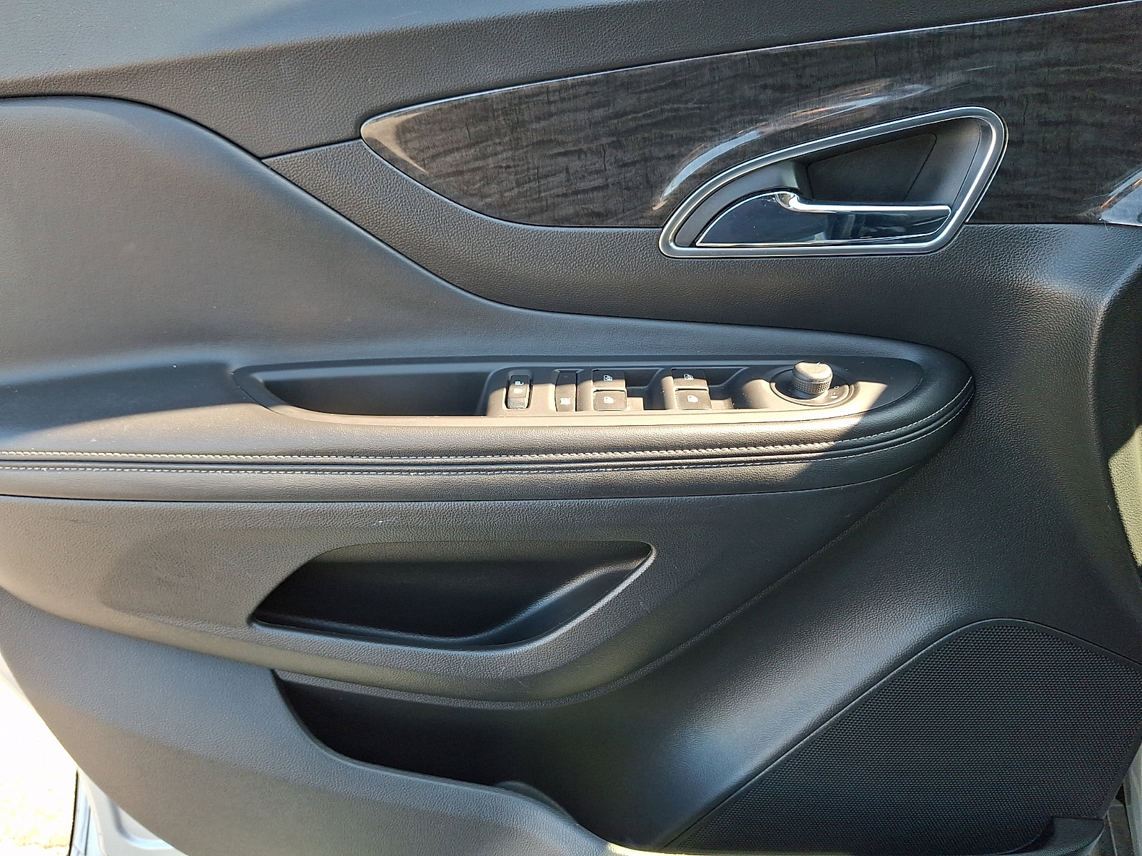 Used 2016 Buick Encore FWD image 18