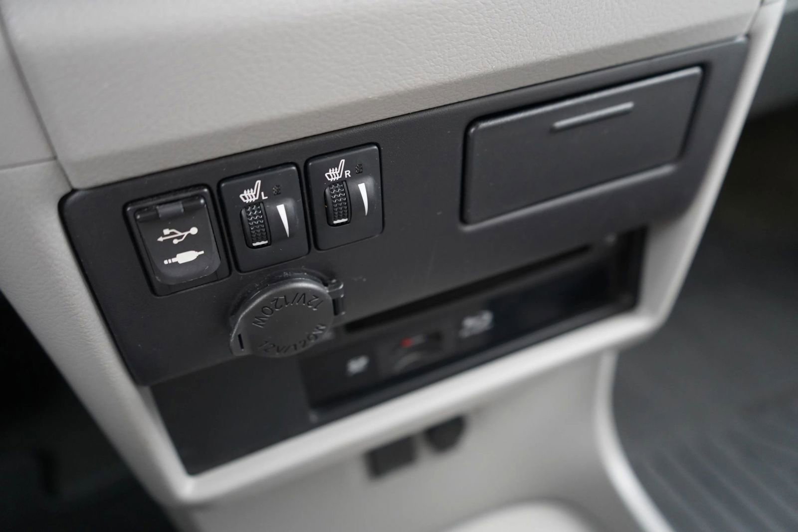 Used 2015 Toyota Sienna FWD image 12