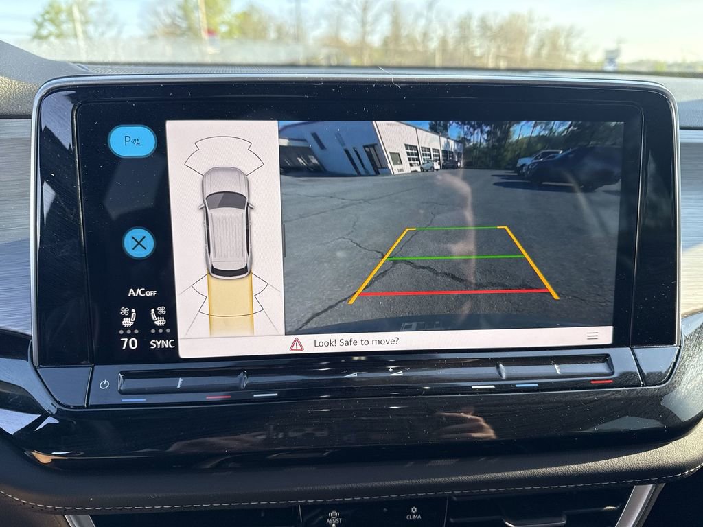 Used 2025 Volkswagen Atlas Cross Sport SE w/ Black Wheel Package image 15