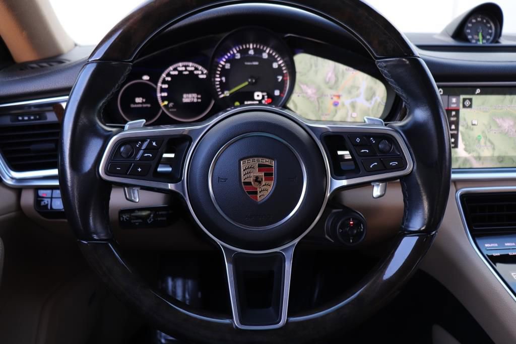 Used 2018 Porsche Panamera 4 image 39