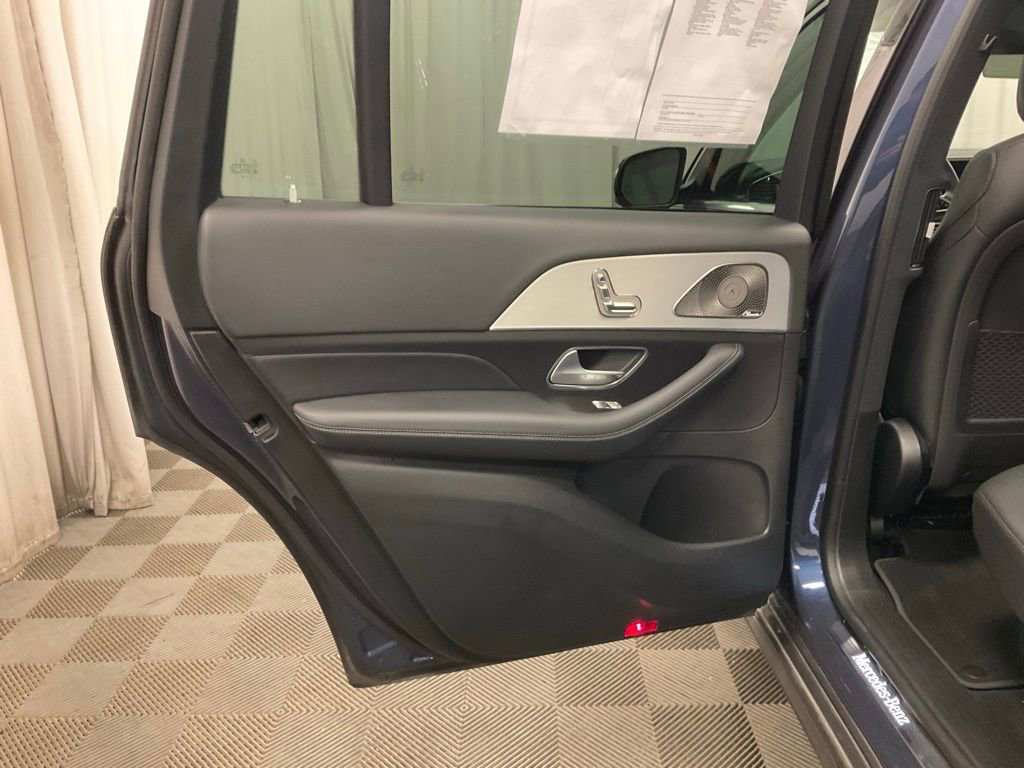 Used 2025 Mercedes-Benz GLS 450 4MATIC image 26