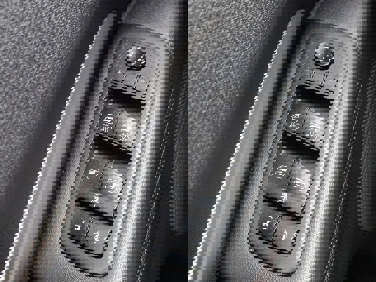 Used 2019 Dodge Durango SXT w/ 3rd Row Seating Group image 21