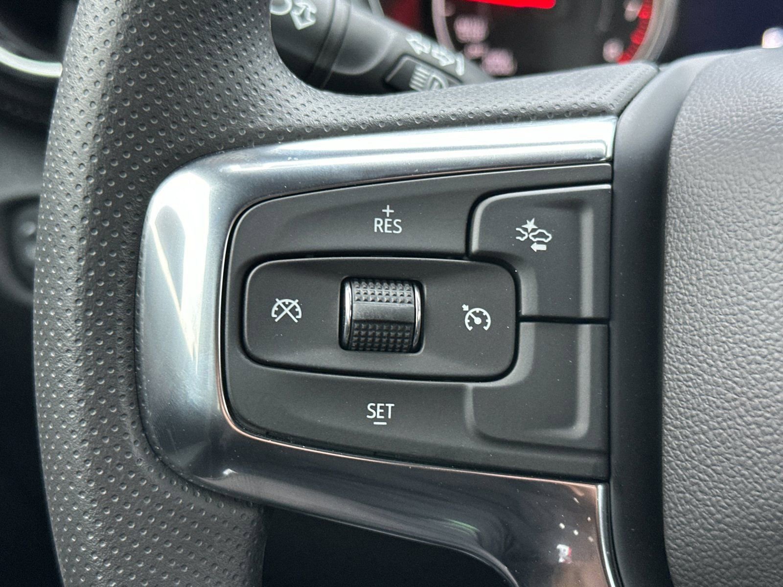 New 2025 Chevrolet Blazer LT w/ Midnight/Sport Edition image 27