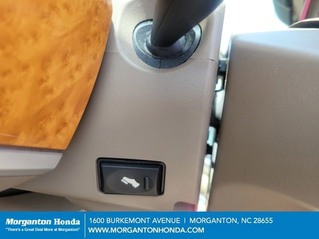 Used 2010 Chrysler Town & Country Limited image 19