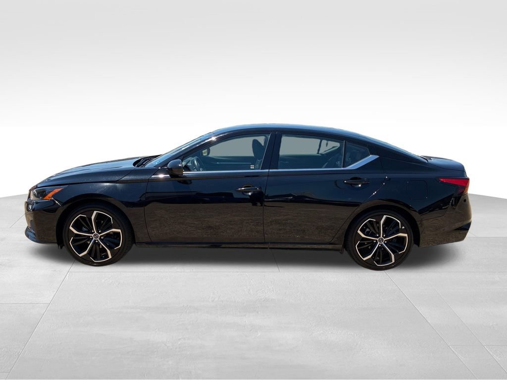 Used 2024 Nissan Altima 2.5 SR FWD image 2
