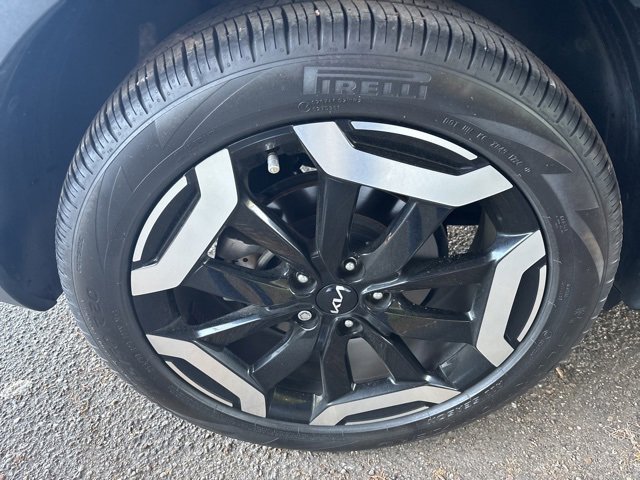 Used 2024 Kia Telluride EX w/ EX Captain's Chair Package image 17