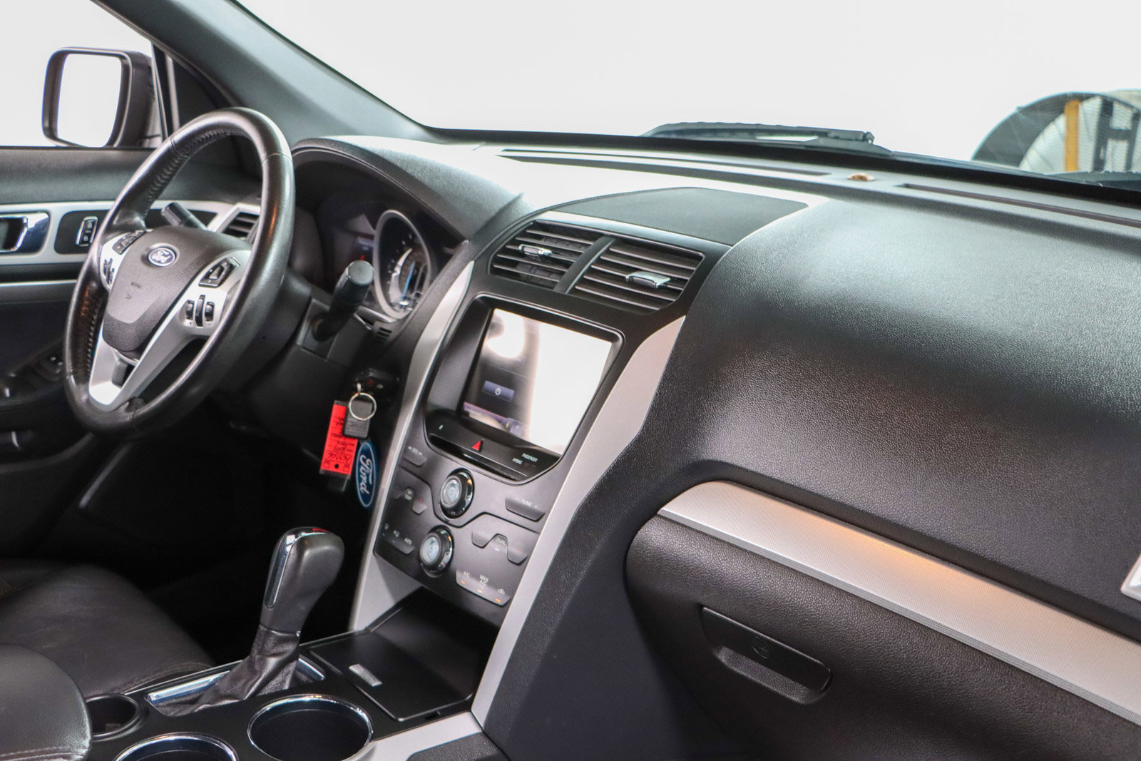 Used 2014 Ford Explorer XLT w/ Equipment Group 202A image 26