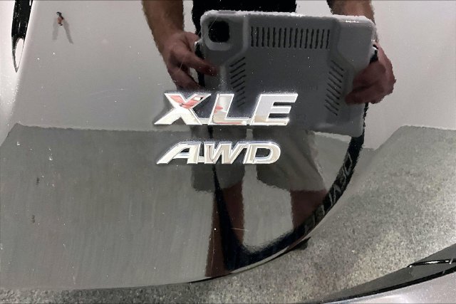 Used 2016 Toyota RAV4 XLE AWD/4WD image 29