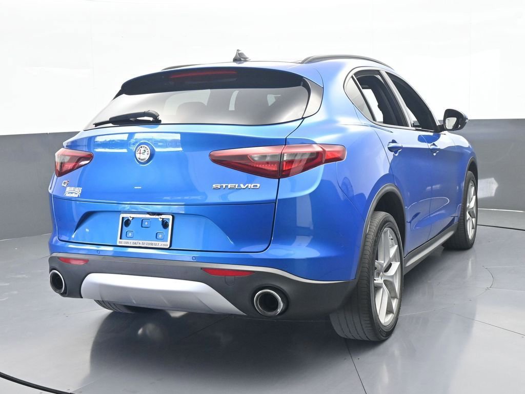 Used 2018 Alfa Romeo Stelvio Ti Sport image 5