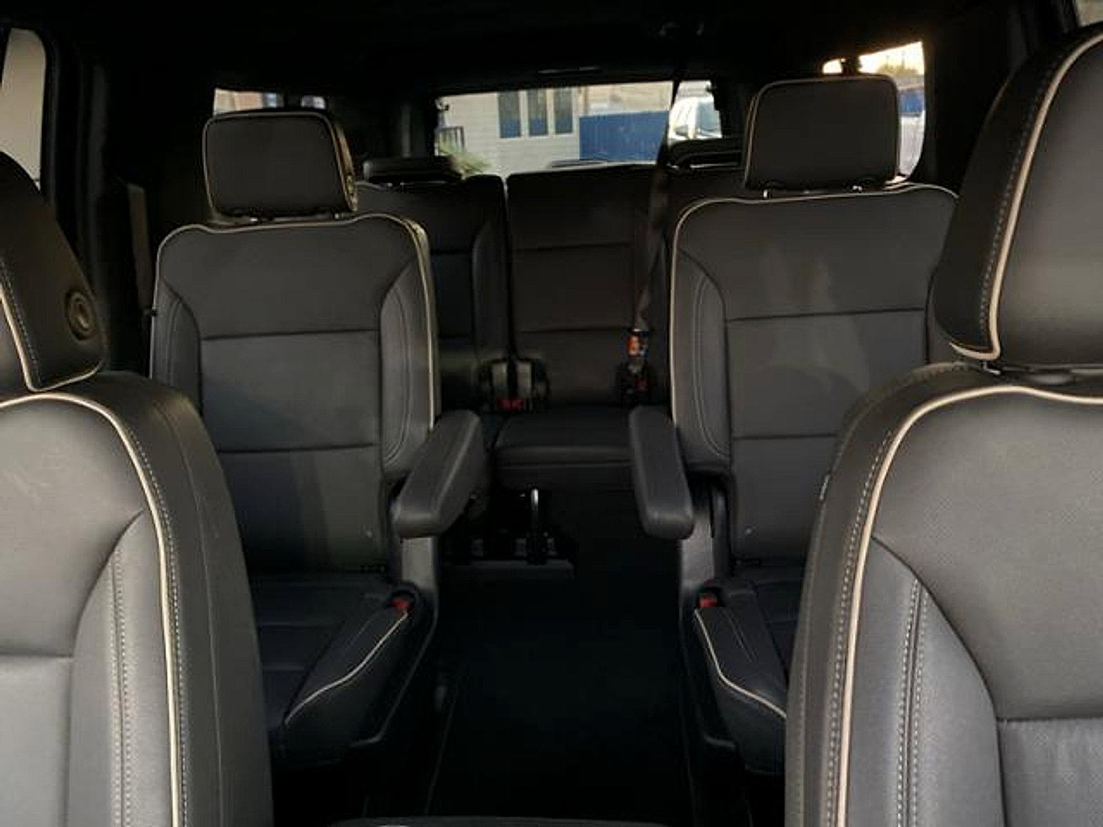 Used 2025 Chevrolet Suburban Premier image 34