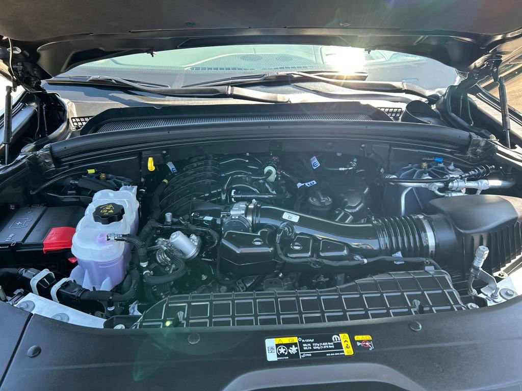 New 2025 Jeep Grand Cherokee Summit image 9