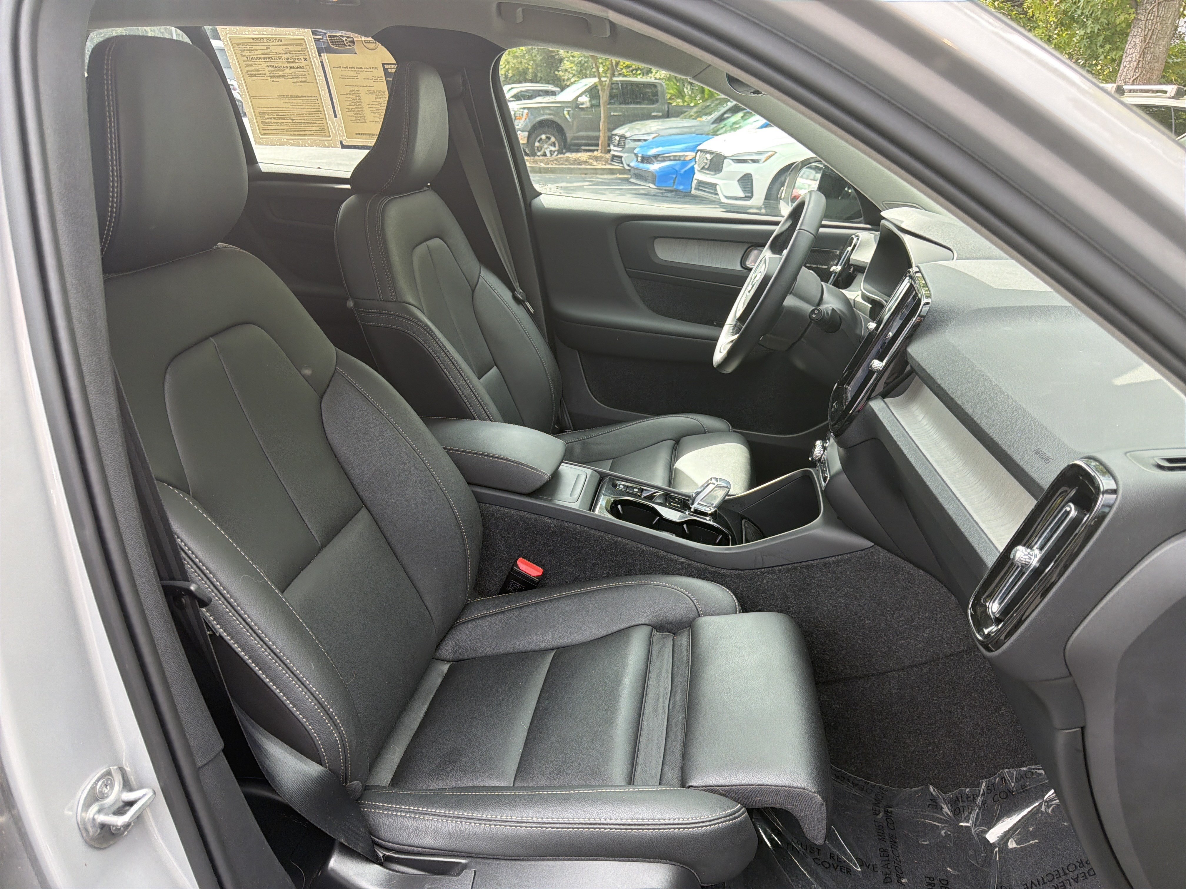 Certified 2025 Volvo XC40 B5 Ultra AWD/4WD image 35