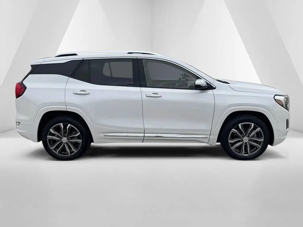 Used 2020 GMC Terrain Denali w/ Denali Premium Package AWD/4WD image 7