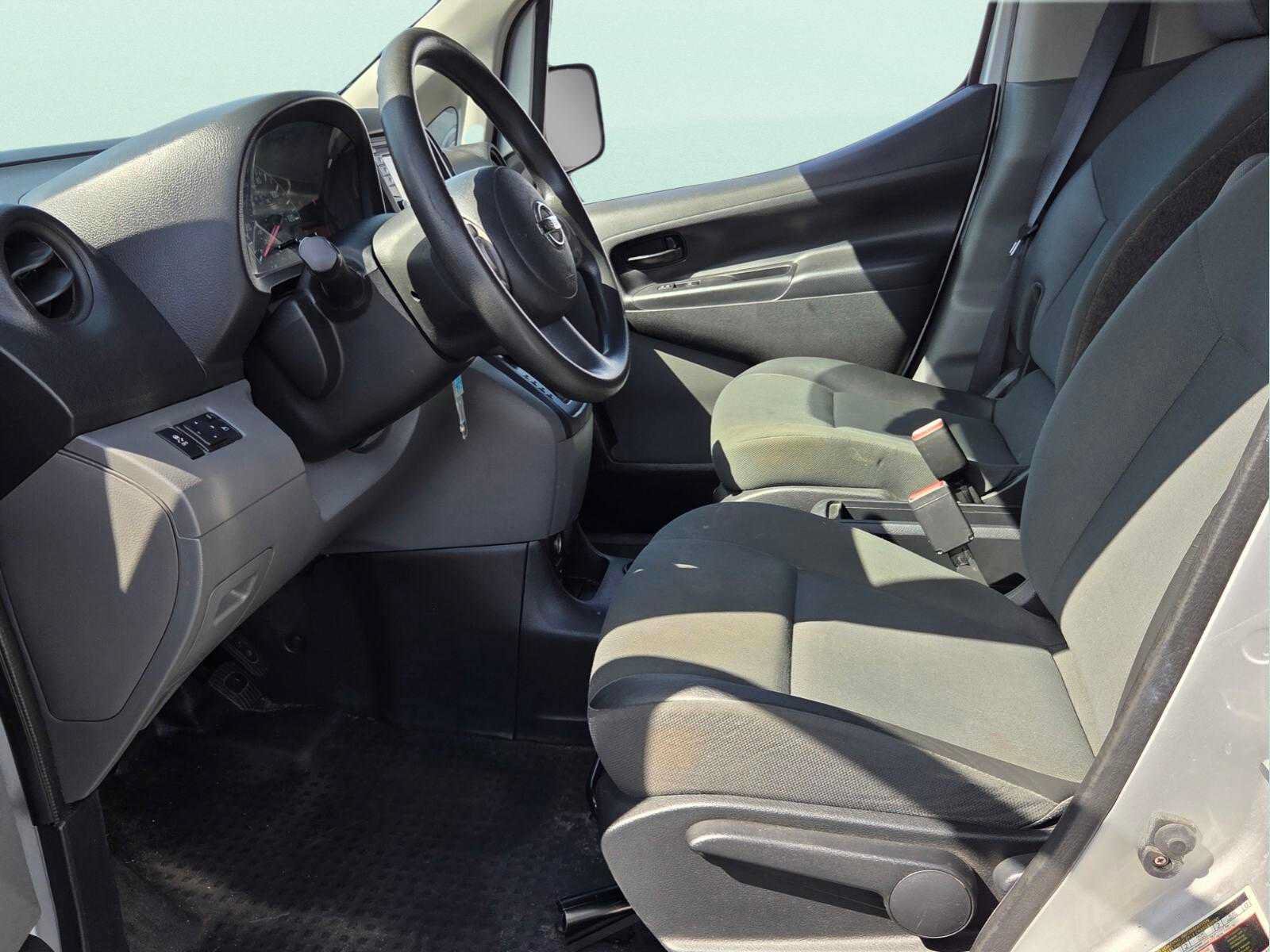 Used 2015 Nissan NV200 SV w/ Technology Package FWD image 10