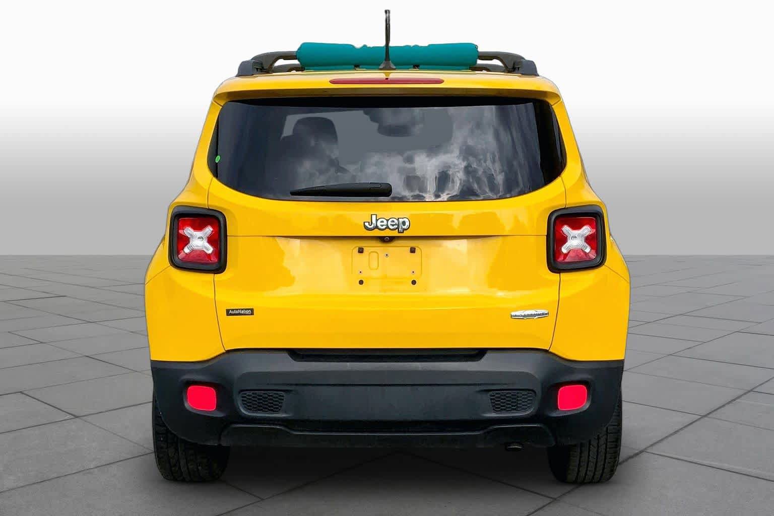 Used 2016 Jeep Renegade Latitude FWD image 5